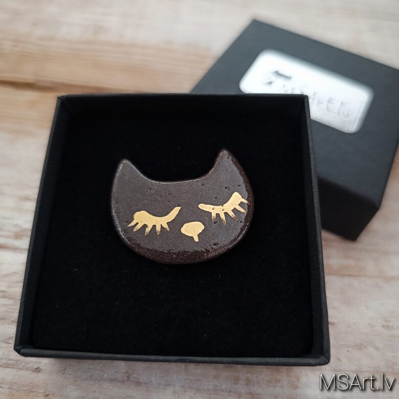 Tumšā Kaķa broša ar zelta akcentiem