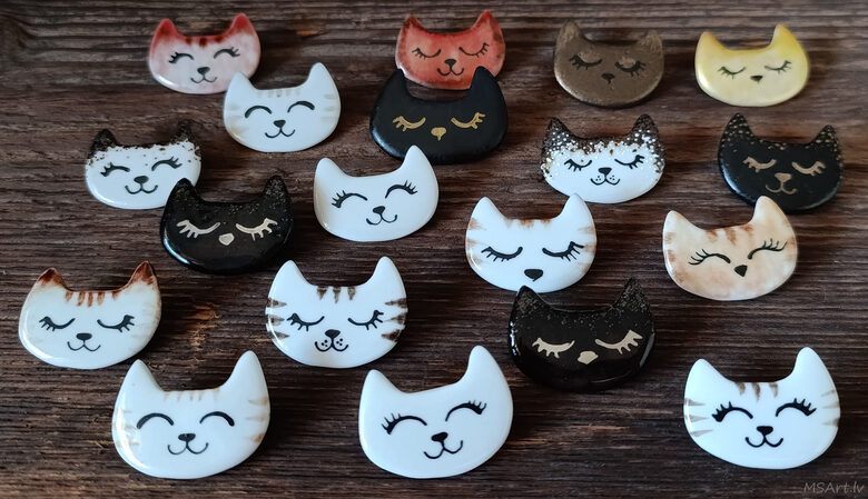 Porcelāna brošiņas